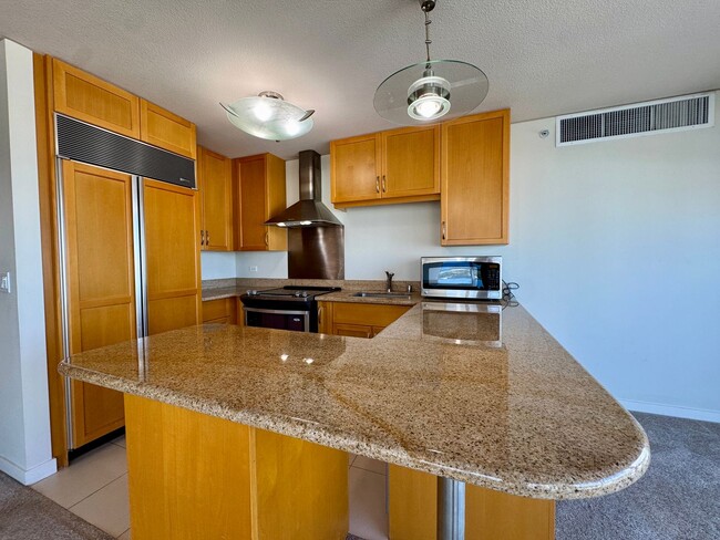 Building Photo - Moana Pacific East Tower 3/2/2 - AVAILABLE May 21, 2026