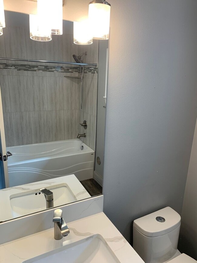 Building Photo - Montavilla Four Bedrooms, Four Bathrooms H...