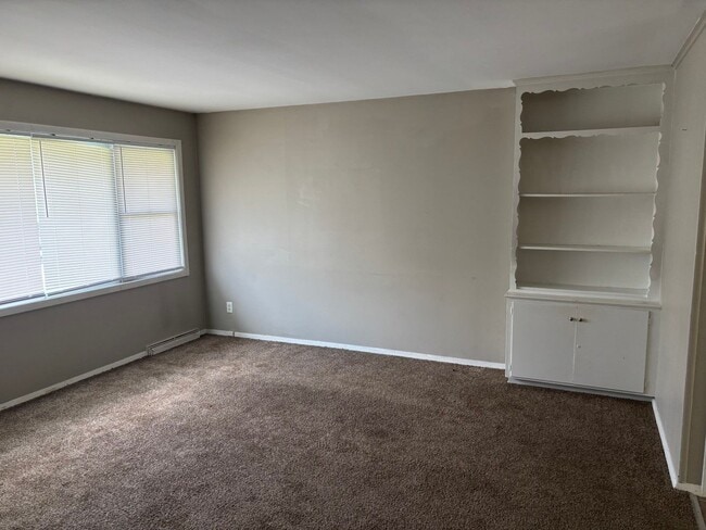 Building Photo - 3 Bedroom, 1 Bathroom Rolling Acres Home F...