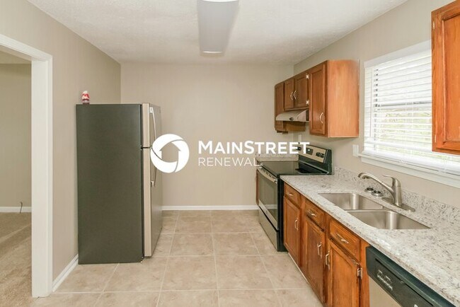 Building Photo - 3 Bedroom Pet-Friendly Home in Birmingham, AL with Main Street Renewal