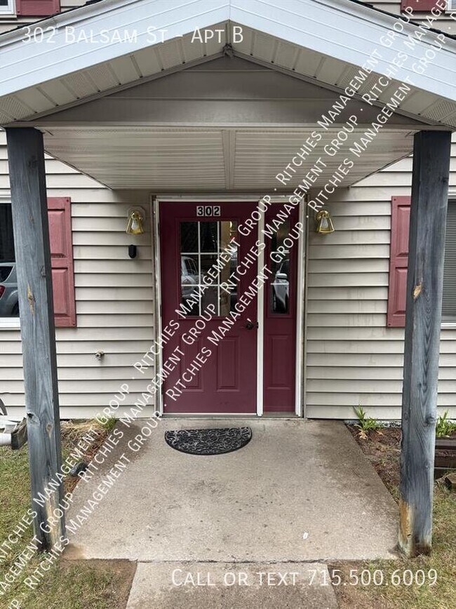 Building Photo - 302 Balsam St