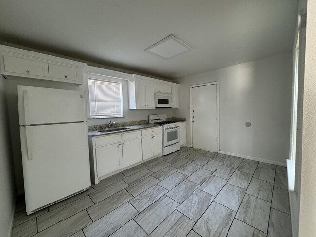 Building Photo - 134 Tarlton St