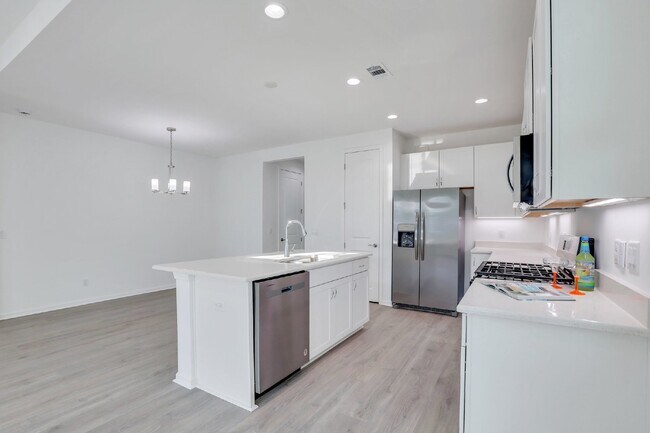 Building Photo - 165 Salty Fin Dr