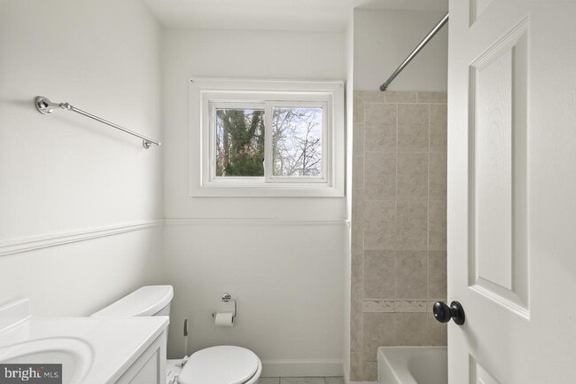 Building Photo - 10725 Maple St