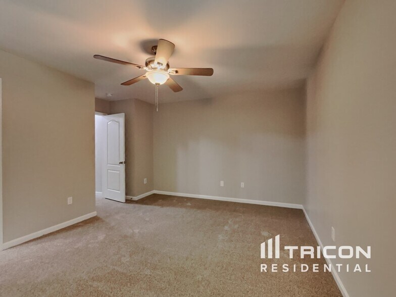 Building Photo - 95 Fleetwood Ct