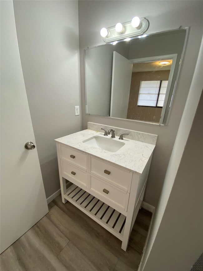 Building Photo - 4690 Summit Blvd