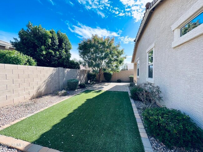 Building Photo - 3273 S Miller Dr