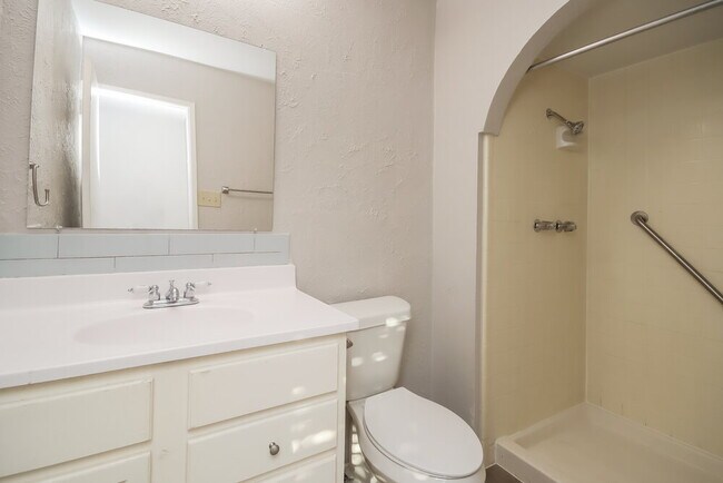Building Photo - 6310 W Ridgecreek Dr