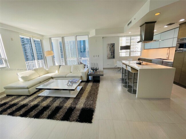 Building Photo - 801 Brickell Key Blvd
