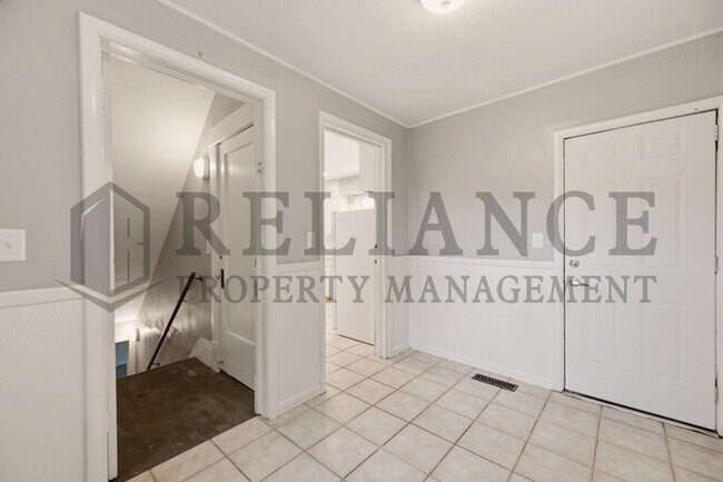 Building Photo - 111 N Clifton Ave