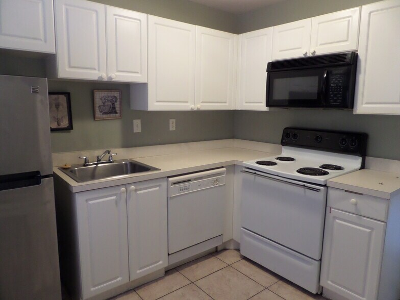 Building Photo - 320 Oak Rose Ln
