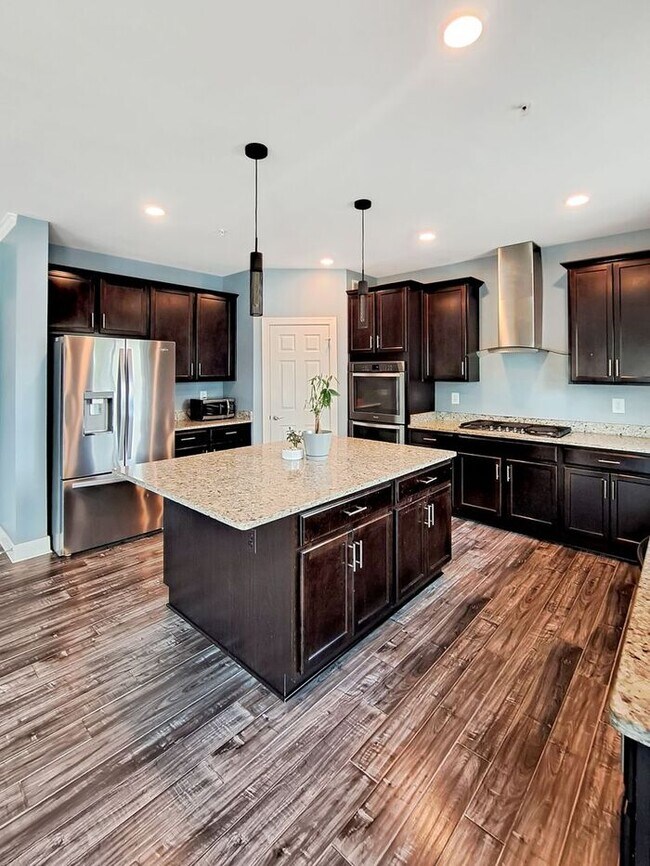 Building Photo - Amazing 3 Level Corner Lot Home in Waldorf...