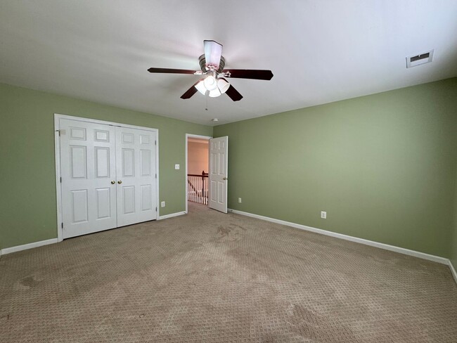 Building Photo - Stunning  4 Bed 3 Bath Home With Spacious ...