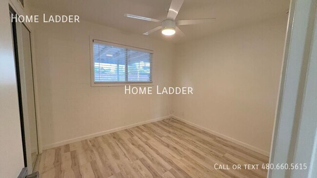 Building Photo - 842 N Las Palmas Dr