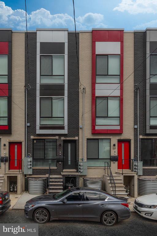 Building Photo - 137 W Huntingdon St