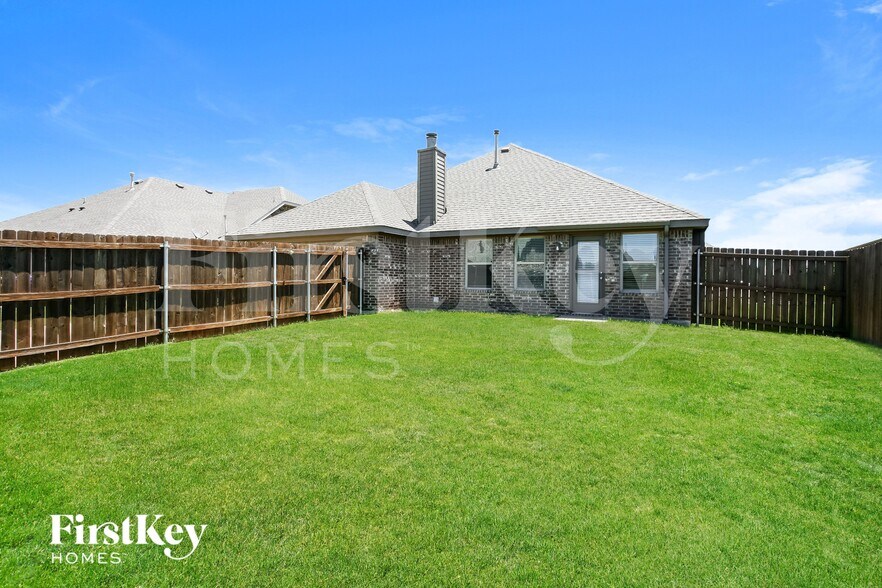 Building Photo - 1108 Colonial Dr