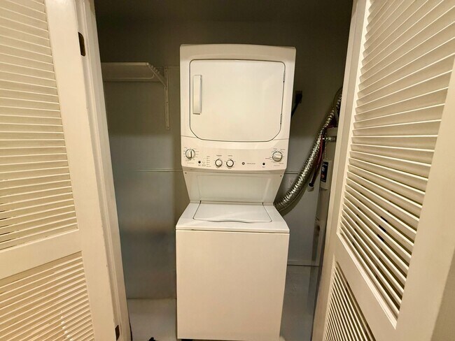 Building Photo - 1629 Queen Anne Ave N