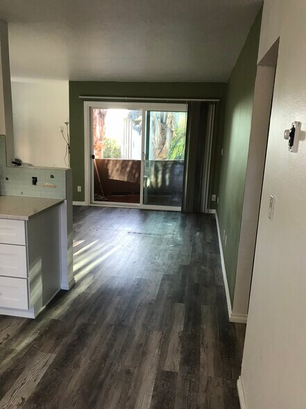Building Photo - 5051 La Jolla Blvd