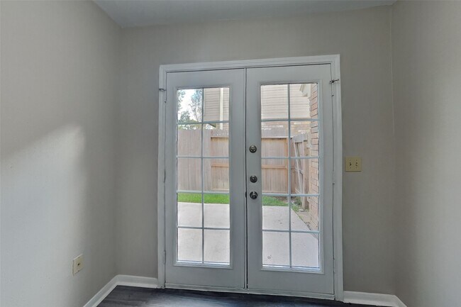 Building Photo - 9214 Palm Shores Dr