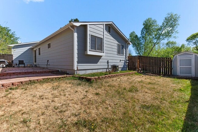 Building Photo - Classic 3 Bedroom 2 Bathroom in Fort Collins Ranch in an Incredible Location!