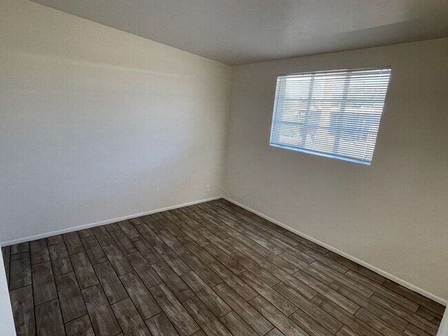 Building Photo - Mid-Century Modern Style Two Bedroom W/ A/C and Yard at The Richey!