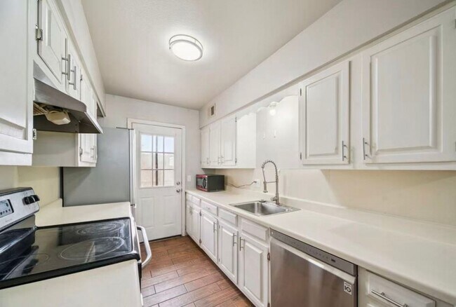 Building Photo - 4614 E 68th St