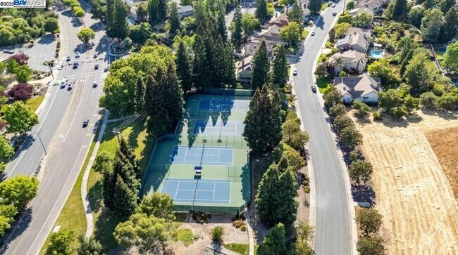 Building Photo - 5 Stuart Pl