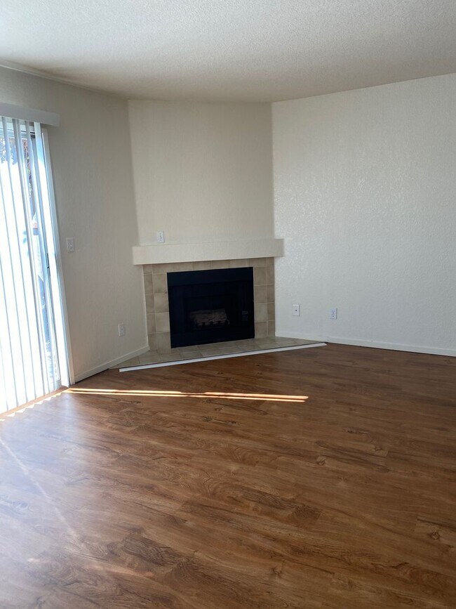 Building Photo - 1023 Burton Dr