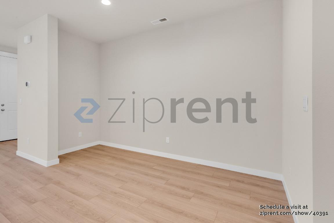 Building Photo - 18304 NE 43rd Pl