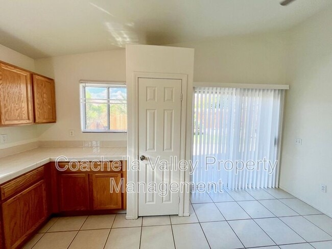 Building Photo - 66028 Mission Lakes Blvd