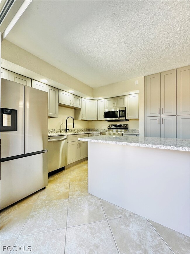 Building Photo - 5205 Cedarbend Dr