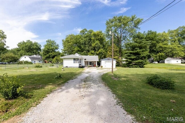 Building Photo - 417 N John St