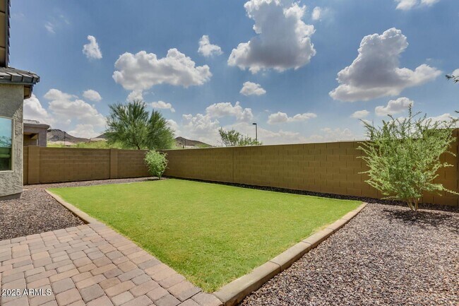 Building Photo - 1657 W Desperado Way