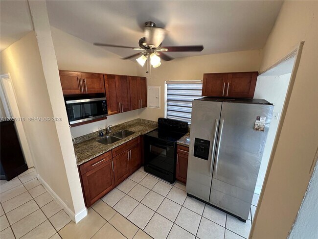 Building Photo - 4410 SW 39th St