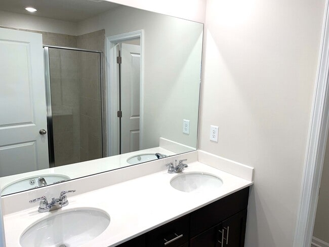 Building Photo - 1642 Villageside Ct