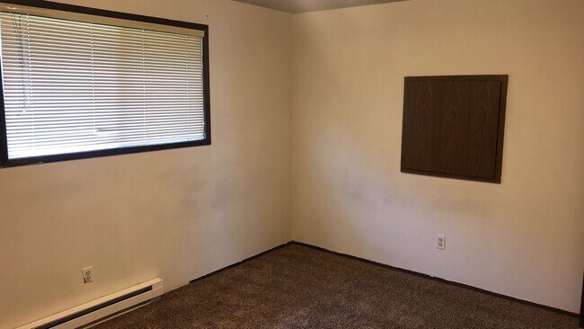 Building Photo - 2125 NW Turner Dr