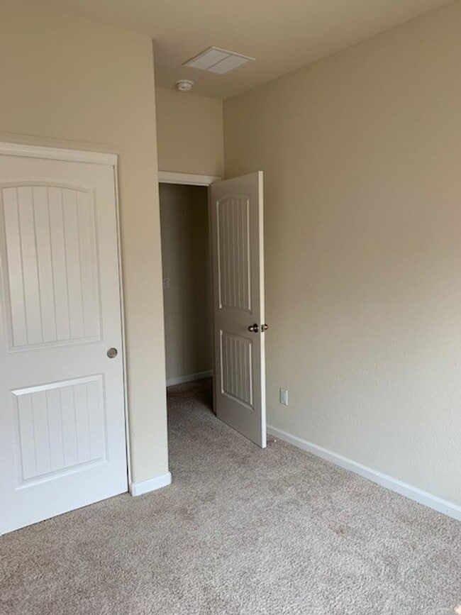 Building Photo - Canyon Hills