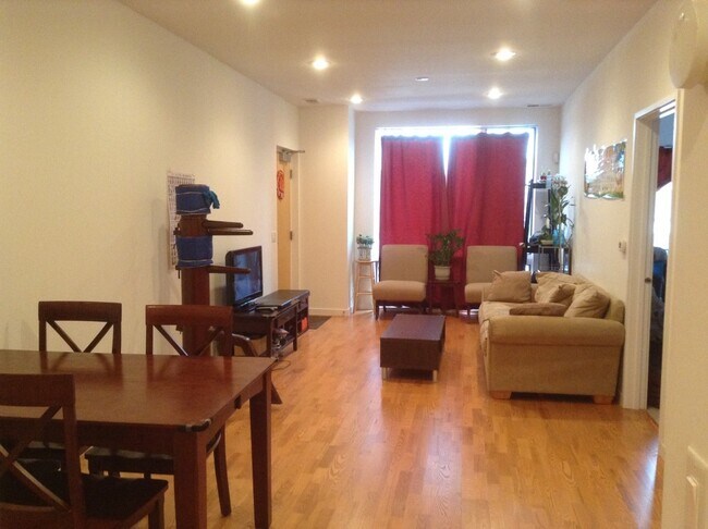 Building Photo - 2224 W Madison St