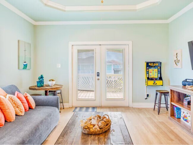 Building Photo - 986 Bahama Ln