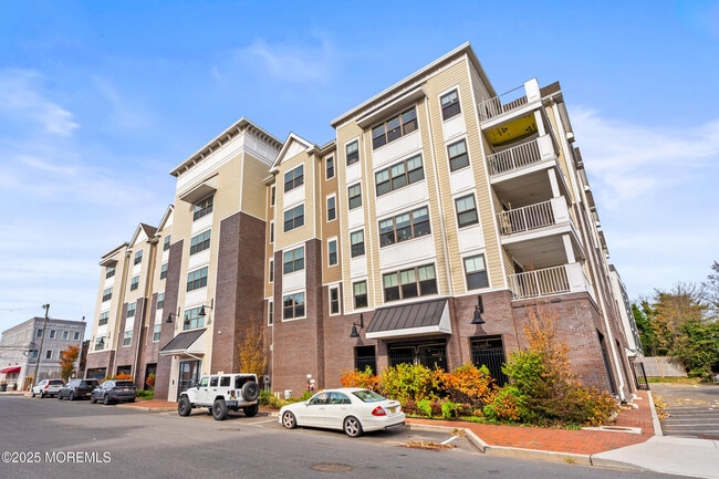 Building Photo - 165 Pavilion Ave