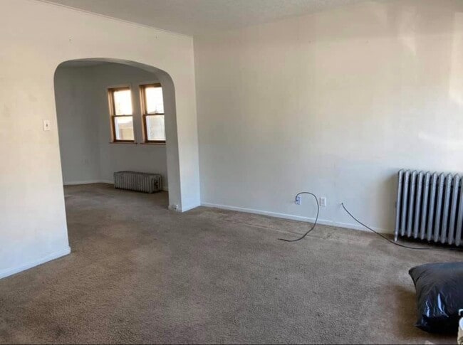 Building Photo - 220 S Valley Ave