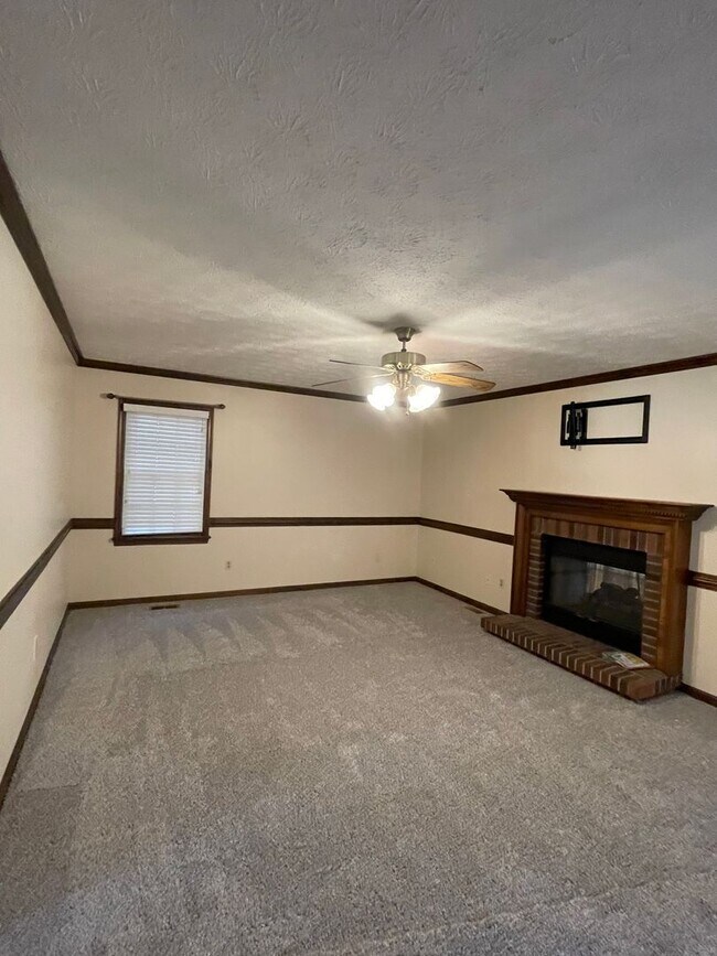 Building Photo - 403 Coach Hovis Dr