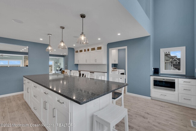 Building Photo - 3608 Ocean Terrace