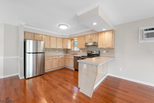 Building Photo - 18 W River Styx Rd