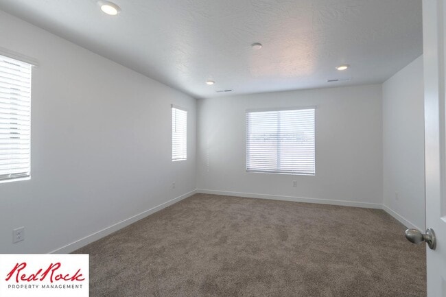 Building Photo - 3 Bedroom Smart Home in Long Valley with Resort-Style Amenities