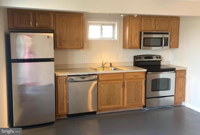 Building Photo - 1072 River Bay Rd