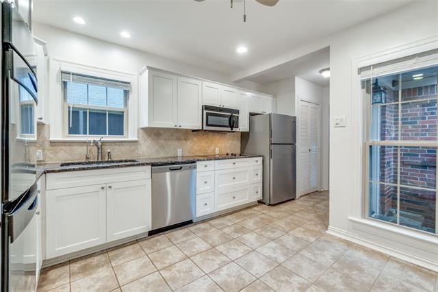 Building Photo - 4404 Hyer St