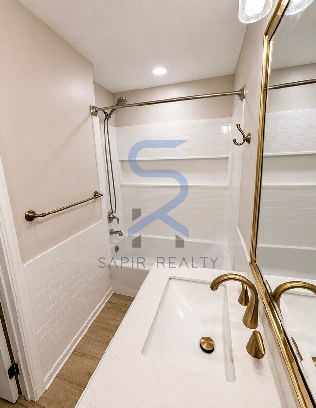 Building Photo - PRELEASING! Spacious & Stunning 5BR/3BA in the Heart of North Druid Hills