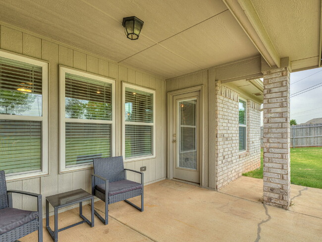 Building Photo - Modern Home on Large Lot!