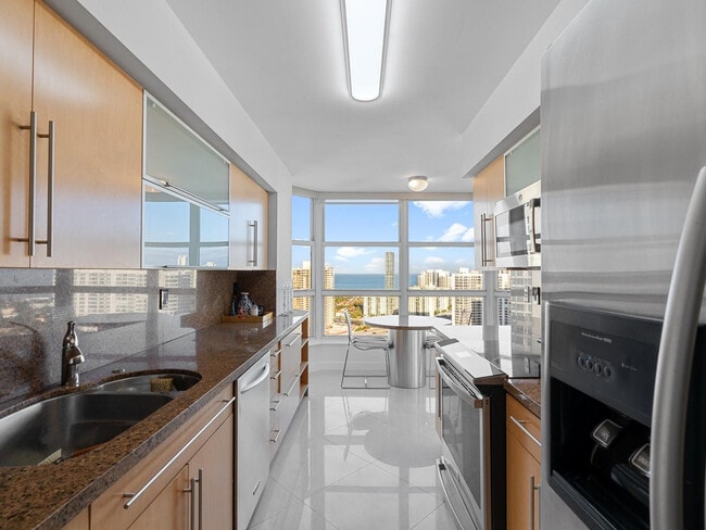 Building Photo - 3530 Mystic Pointe Dr